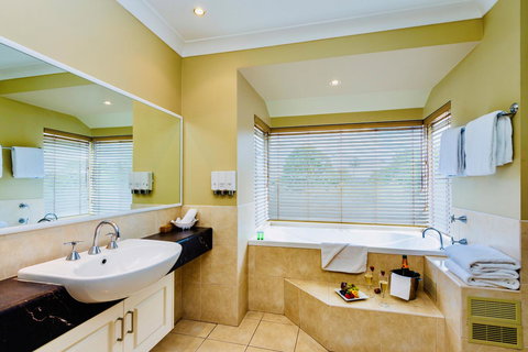 Ambassador On Ruthven - Tourism TAS 21