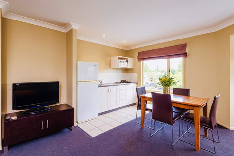 Ambassador On Ruthven - Tourism TAS 27