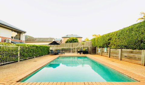 Ambassador On Ruthven - Tourism TAS 7