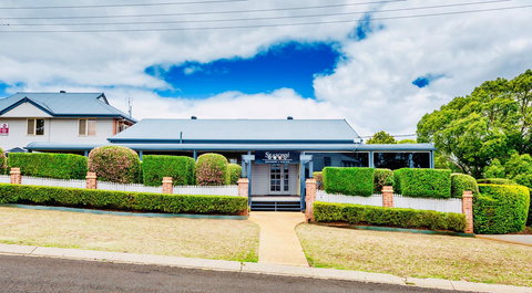 Ambassador On Ruthven - Tourism TAS 33