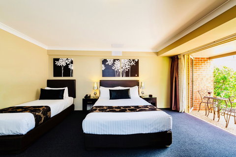 Ambassador On Ruthven - Tourism TAS 15