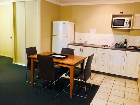 Ambassador On Ruthven - Tourism TAS 35