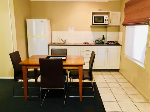 Ambassador On Ruthven - Tourism TAS 37