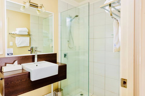 Ambassador On Ruthven - Tourism TAS 23