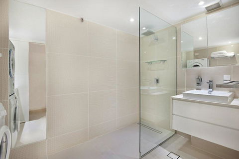 Surfers International Apartments - Hobart Tourism 12
