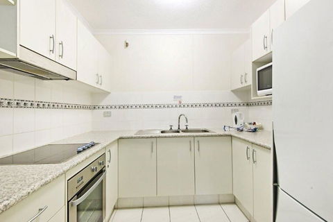 Surfers International Apartments - Hobart Tourism 35