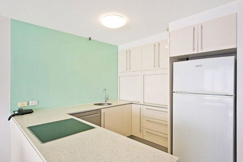 Surfers International Apartments - Hobart Tourism 22
