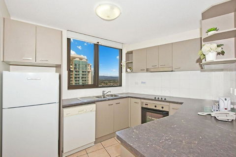 Surfers International Apartments - Hobart Tourism 40
