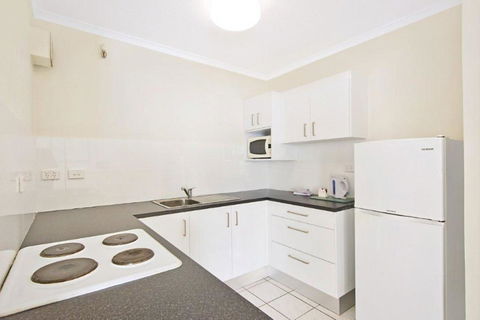 Surfers International Apartments - Hobart Tourism 32