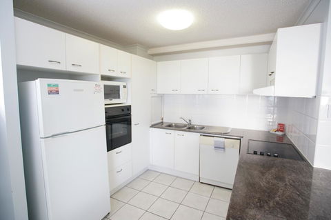 San Marino By The Sea Apartments - Tourism TAS 3