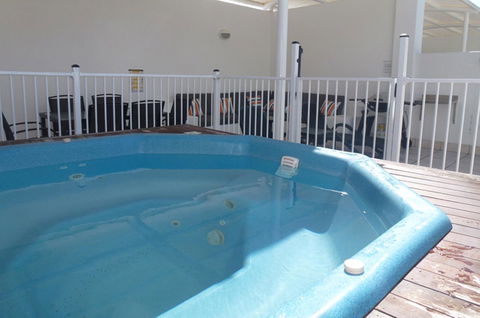 5231 BEACH CLUB PENTHOUSE - Hobart Tourism 13