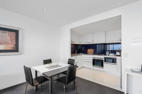 Circle On Cavill, Apartments And Sub Penthouses - We Accommodate - Hobart Tourism 5