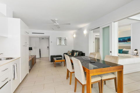 Palm Cove Beach Apartment - Hobart Tourism 8