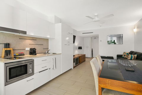 Palm Cove Beach Apartment - Hobart Tourism 7
