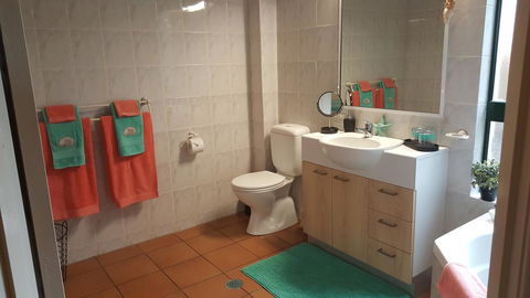 Jackies Holiday Apartment - Hobart Tourism 14