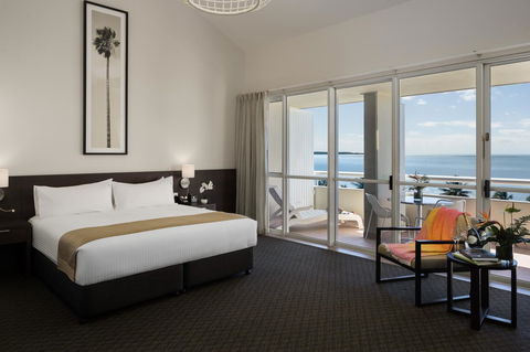 Cairns Harbourside Hotel - Hobart Tourism 11