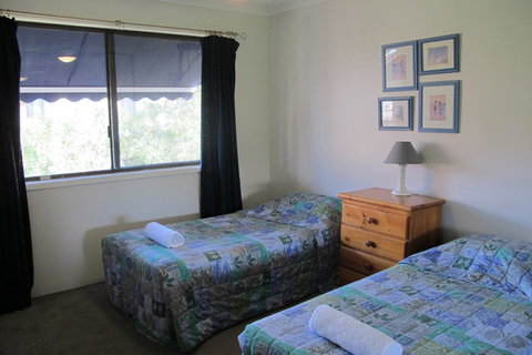 Grangewood Court Apartments - Tourism TAS 20