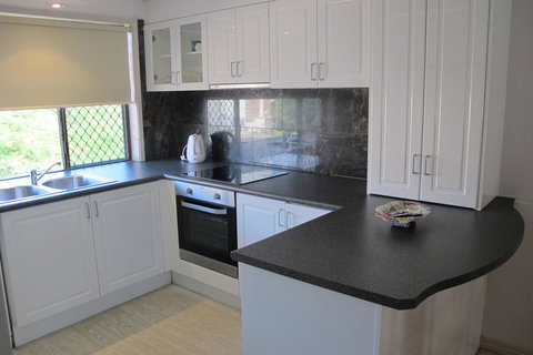 Grangewood Court Apartments - Tourism TAS 24