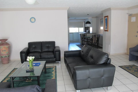 Grangewood Court Apartments - Tourism TAS 22