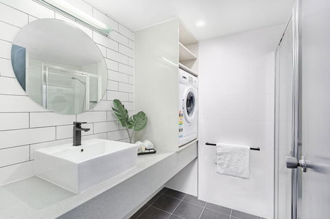 Ridge Apartment Hotel - Tourism TAS 36