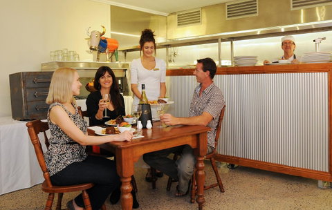 Cairns Queenslander Hotel & Apartments - Tourism TAS 11