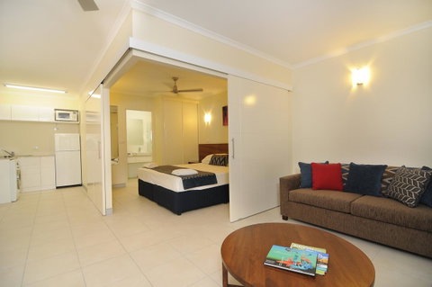 Cairns Queenslander Hotel & Apartments - Tourism TAS 17