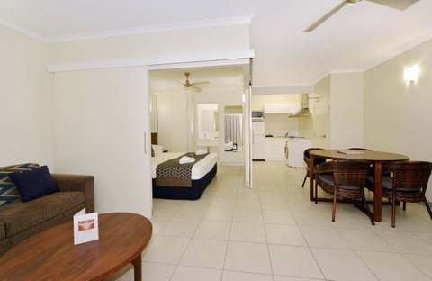 Cairns Queenslander Hotel & Apartments - Tourism TAS 10