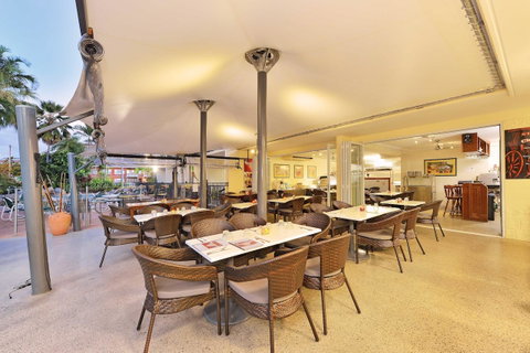 Cairns Queenslander Hotel & Apartments - Tourism TAS 3