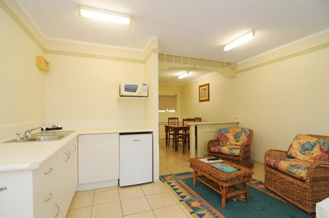 Cairns Queenslander Hotel & Apartments - Tourism TAS 20