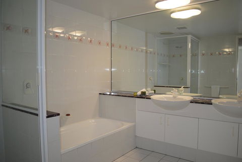 BeachView Apartments At Villa Paradiso - Hobart Tourism 5