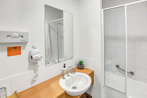 Coral Tree Inn - Hobart Tourism 33