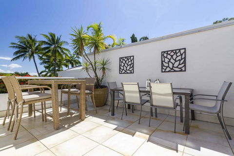Club Tropical Resort - Official Onsite Reception & Check In - Hobart Tourism 22