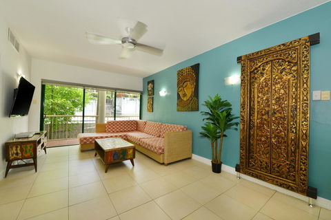 Club Tropical Resort - Official Onsite Reception & Check In - Hobart Tourism 3