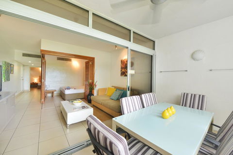 Club Tropical Resort - Official Onsite Reception & Check In - Hobart Tourism 5