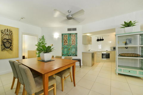 Club Tropical Resort - Official Onsite Reception & Check In - Hobart Tourism 1