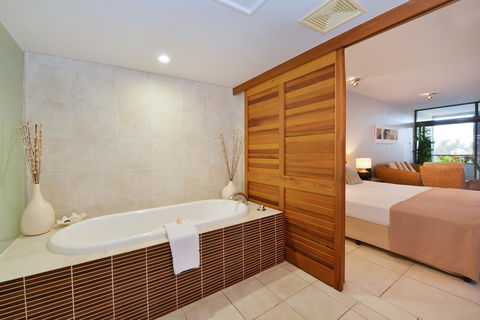 Club Tropical Resort - Official Onsite Reception & Check In - Hobart Tourism 34