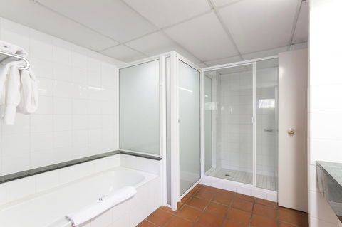 Club Tropical Resort - Official Onsite Reception & Check In - Hobart Tourism 12
