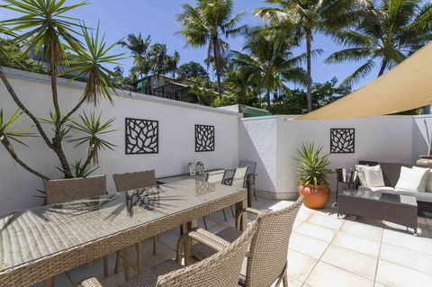 Club Tropical Resort - Official Onsite Reception & Check In - Hobart Tourism 23
