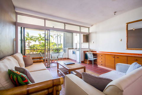 Club Tropical Resort - Official Onsite Reception & Check In - Hobart Tourism 15