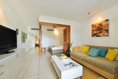 Club Tropical Resort - Official Onsite Reception & Check In - Hobart Tourism 13