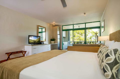 Club Tropical Resort - Official Onsite Reception & Check In - Hobart Tourism 20
