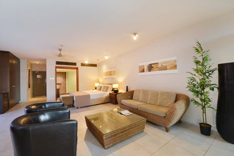 Club Tropical Resort - Official Onsite Reception & Check In - Hobart Tourism 27