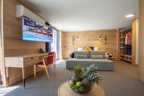 The Island Gold Coast - Tourism TAS 16