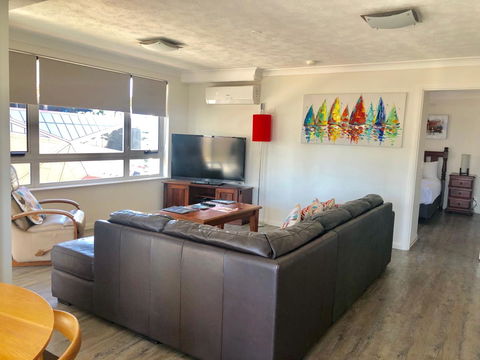 Wharf Boutique Apartments - Hobart Tourism 9