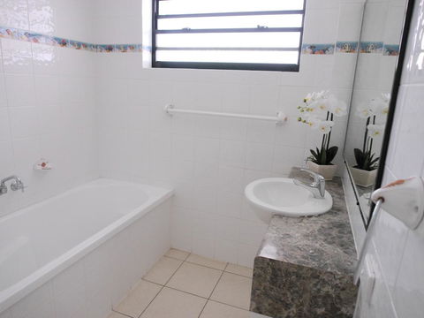 Cylinder Beach Mooloomba Unit 3 - Hobart Tourism 10