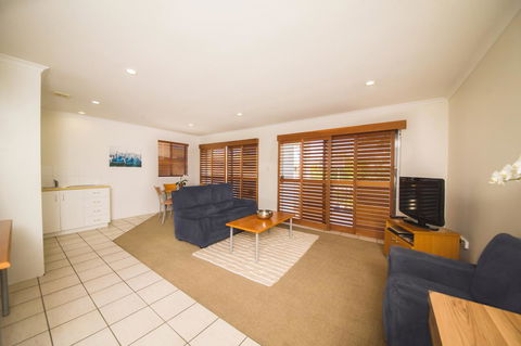 Cosmopolitan Motel & Serviced Apartments - Hobart Tourism 24