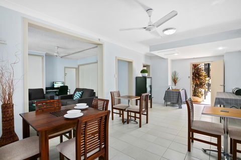 Cairns City Palms - Hobart Tourism 6