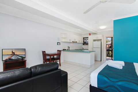 Cairns City Palms - Hobart Tourism 12