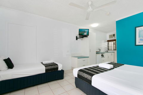 Cairns City Palms - Hobart Tourism 27