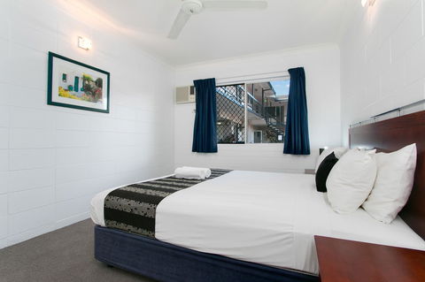 Cairns City Palms - Hobart Tourism 24